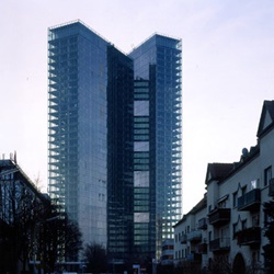 Twin Tower in der Dämmerung<br/>© Wienerberger